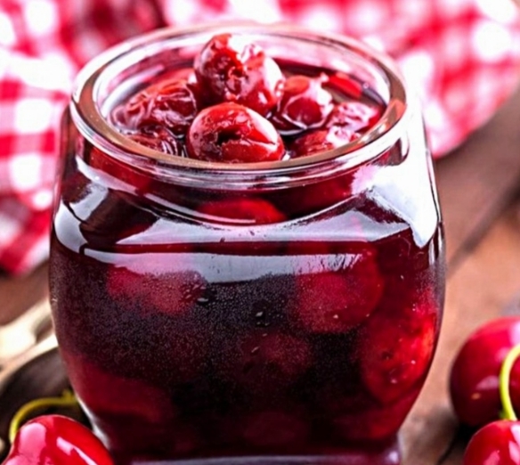 مربای آلبالو درجه ۱ خانگی نیم کیلویی